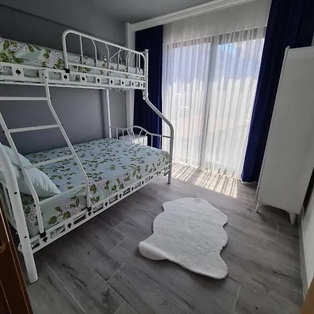 Sleeps 4, Holiday Flat With Shared Pool - Awz 255 Marmaris