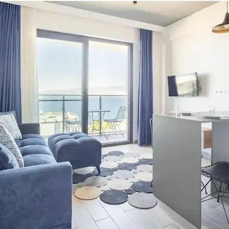 Sleeps 4, Holiday Flat With Shared Pool - Awz 255 말마리스