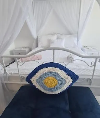 Sleeps 4, Holiday Flat With Shared Pool - Awz 255 *